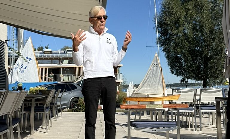 CYC-Präsident Dr. Matthias Gebauer bei der Eröffnung auf der Clubterrasse.